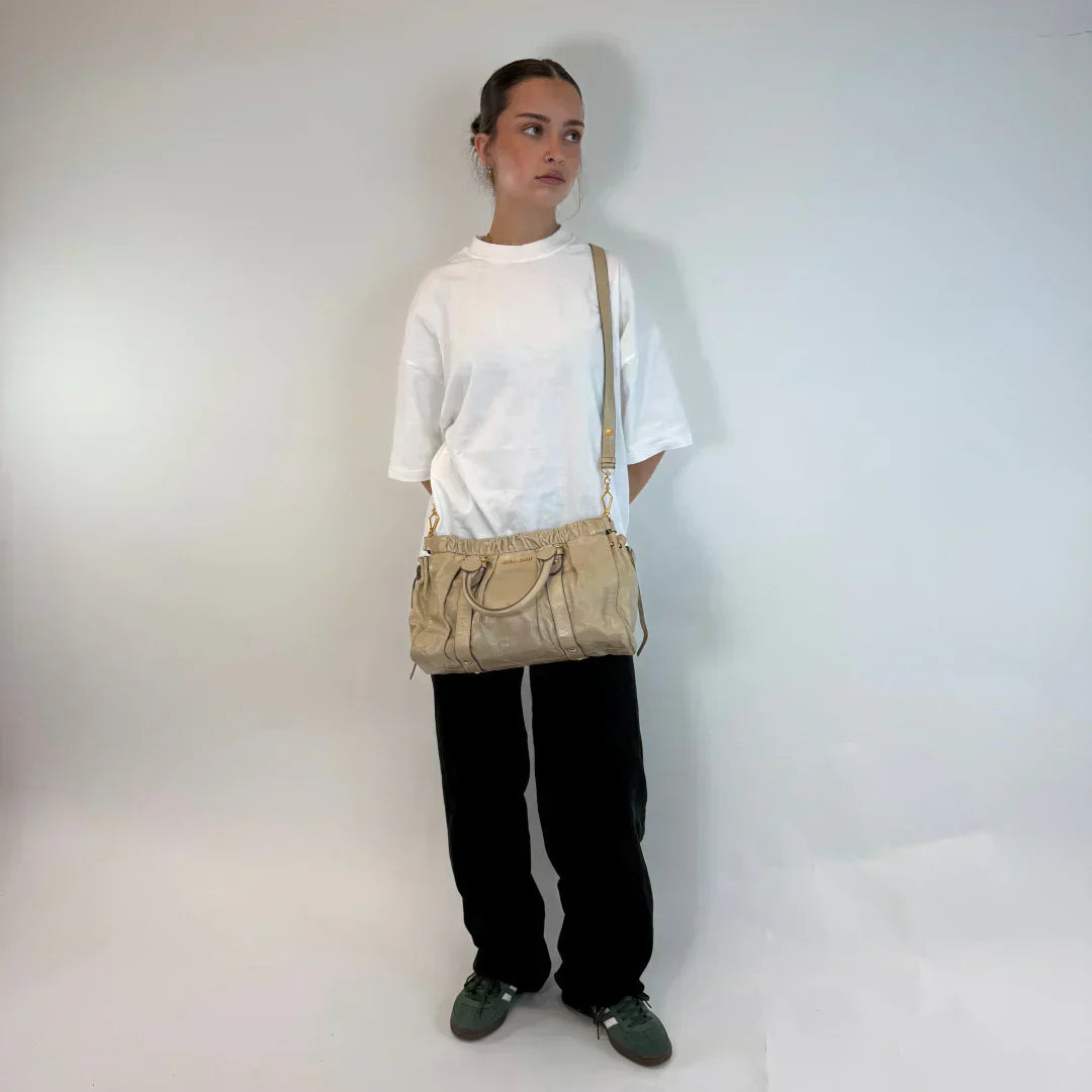 💎 Pre-owned Miu Miu handbag Vitello Lux with shoulder strap made of beige leather 💎