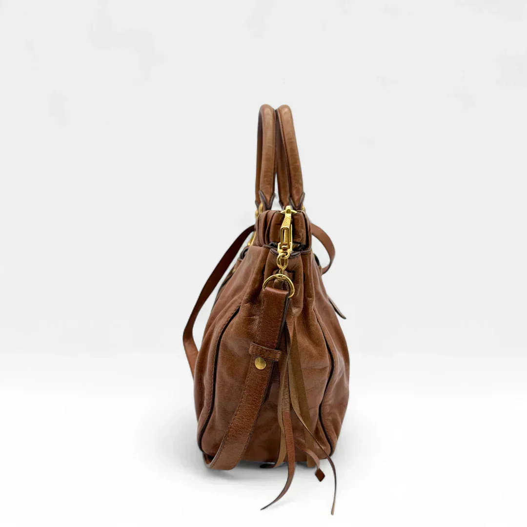 💎 Pre-owned Miu Miu handbag Vitello Lux with shoulder strap made of dark brown leather 💎