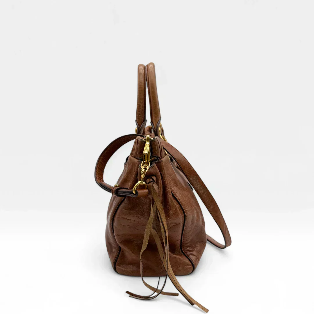 💎 Pre-owned Miu Miu handbag Vitello Lux with shoulder strap made of dark brown leather 💎
