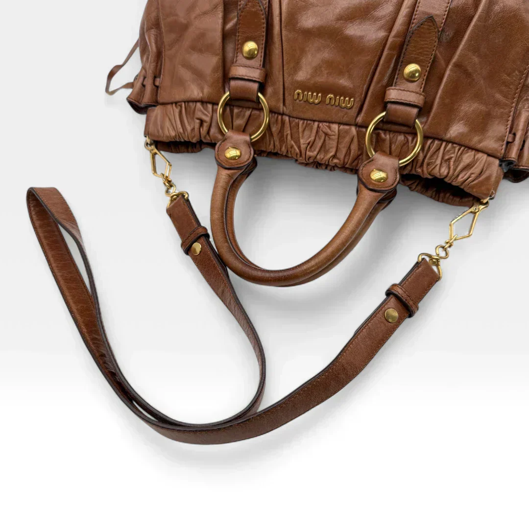 💎 Pre-owned Miu Miu handbag Vitello Lux with shoulder strap made of dark brown leather 💎