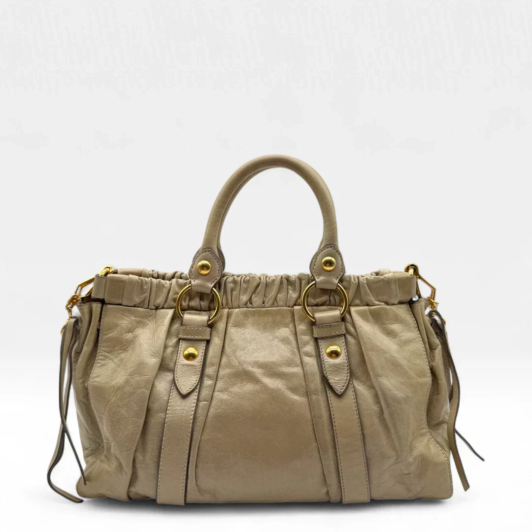 💎 Pre-owned Miu Miu handbag Vitello Lux with shoulder strap made of beige leather 💎