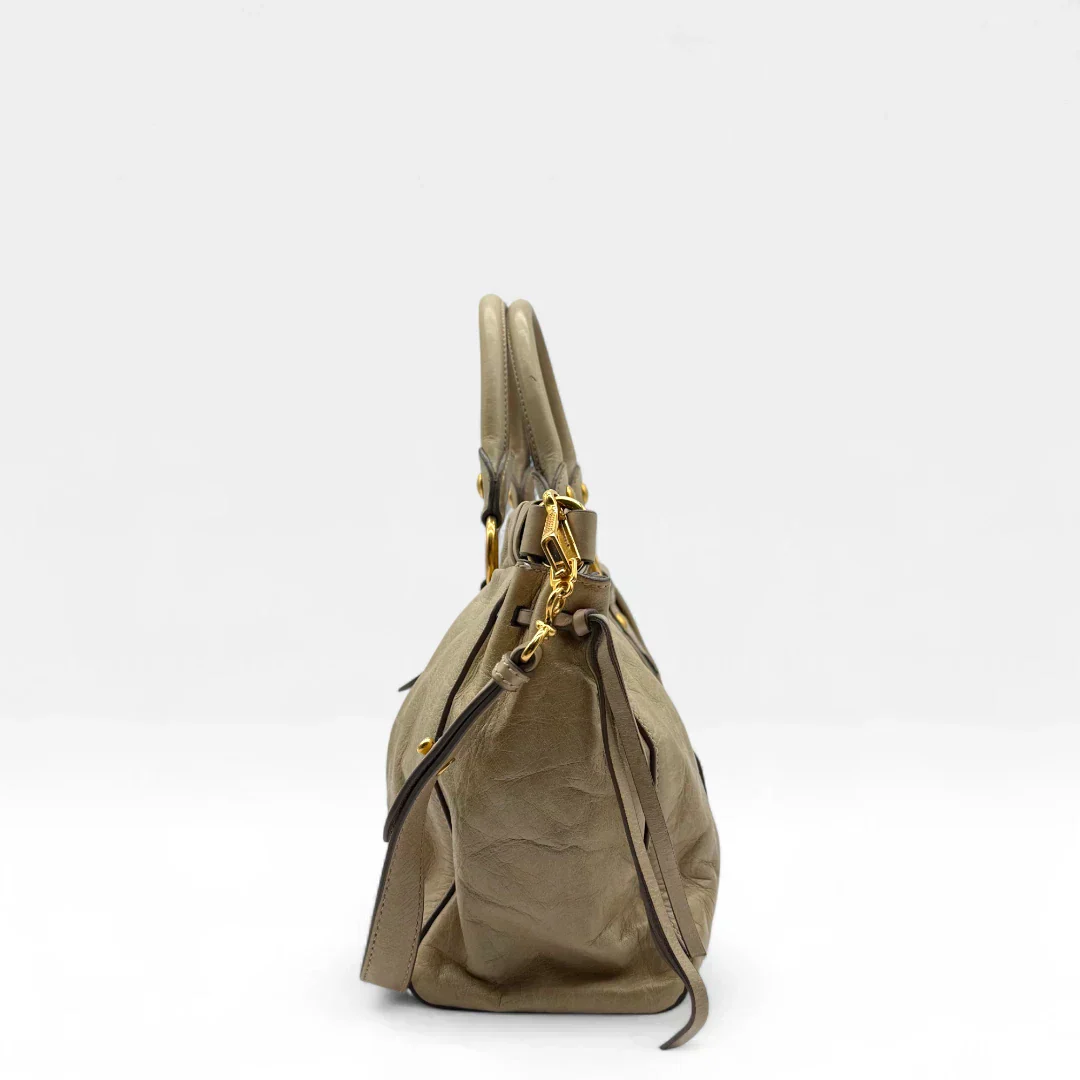 💎 Pre-owned Miu Miu handbag Vitello Lux with shoulder strap made of beige leather 💎