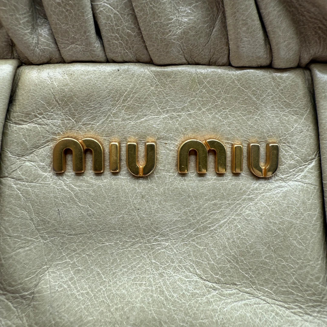 💎 Pre-owned Miu Miu handbag Vitello Lux with shoulder strap made of beige leather 💎