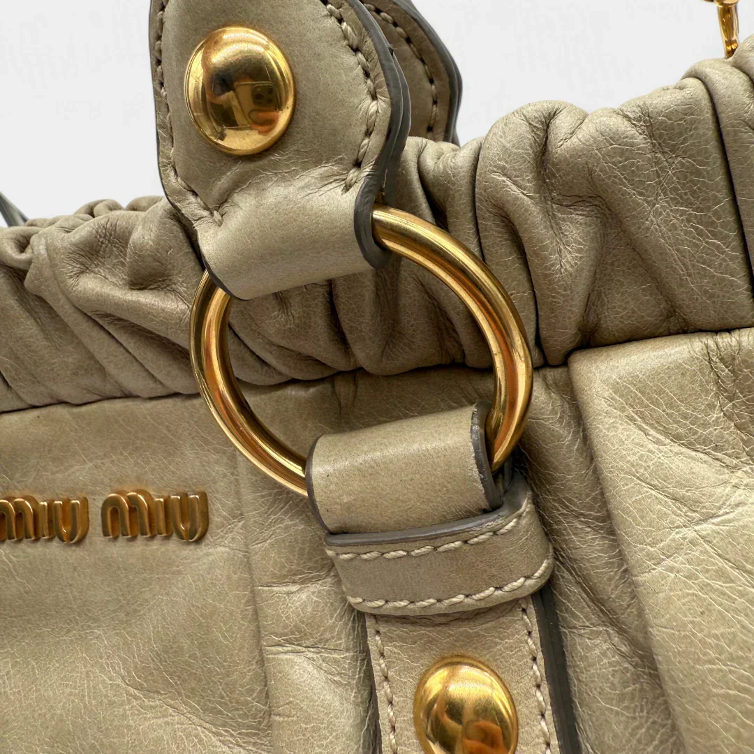 💎 Pre-owned Miu Miu handbag Vitello Lux with shoulder strap made of beige leather 💎