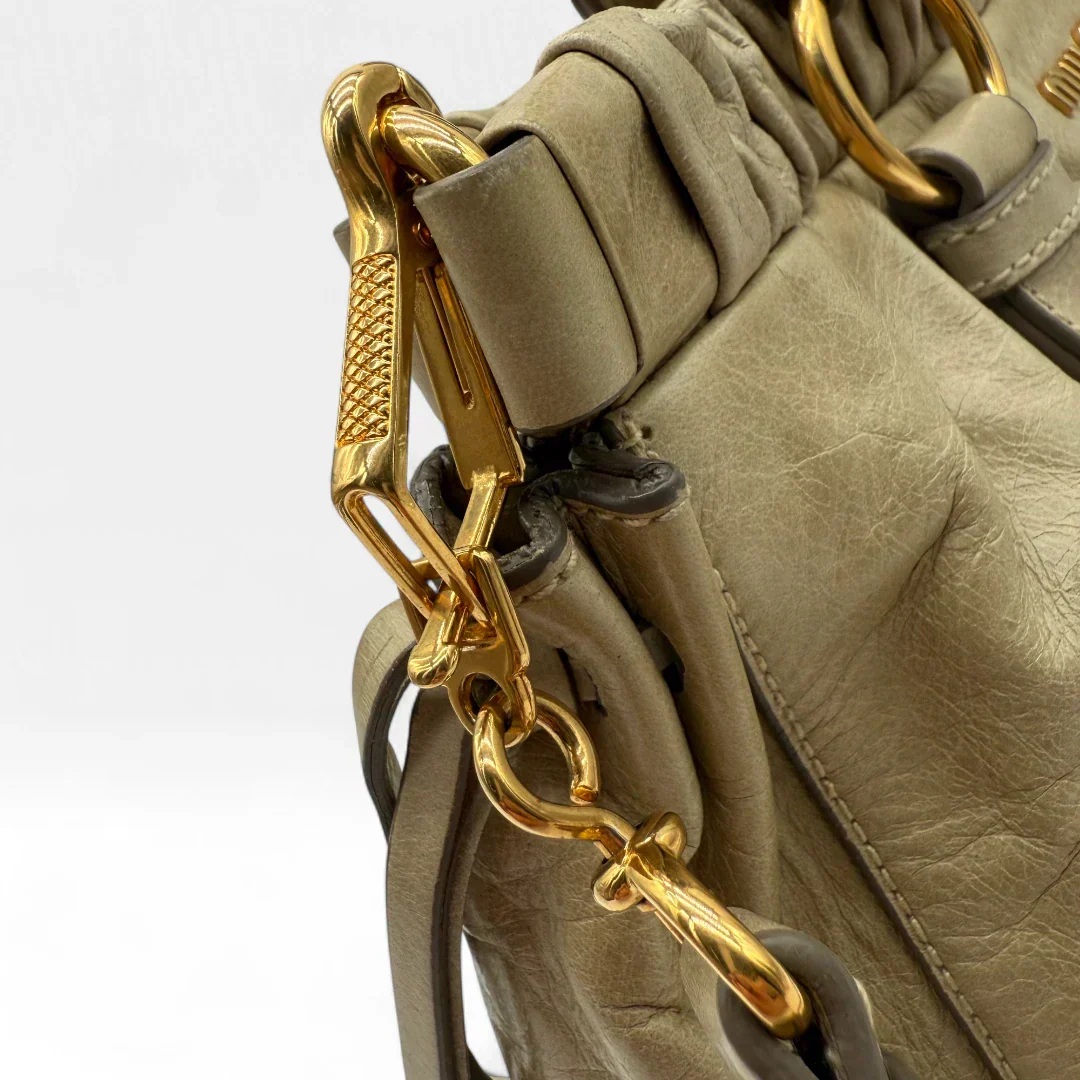 💎 Pre-owned Miu Miu handbag Vitello Lux with shoulder strap made of beige leather 💎
