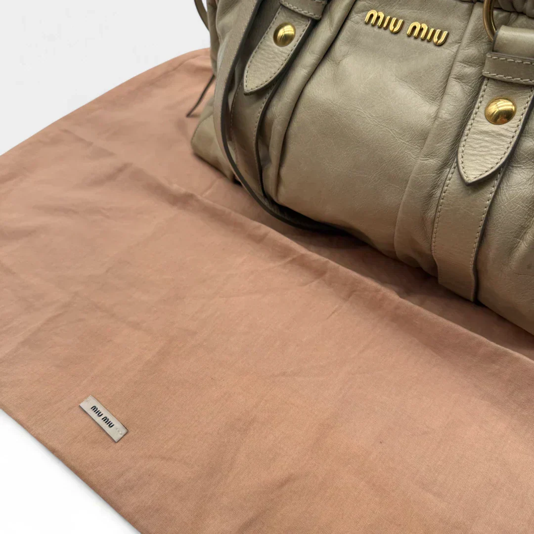 💎 Pre-owned Miu Miu handbag Vitello Lux with shoulder strap made of beige leather 💎