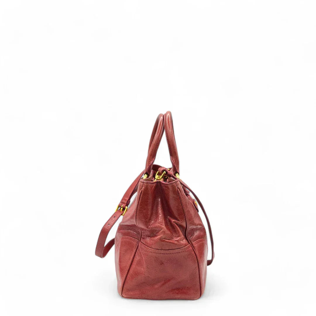 Miu Miu handbag Vitello Shine with shoulder strap made of red leather