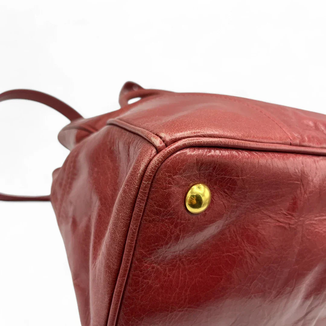 Miu Miu handbag Vitello Shine with shoulder strap made of red leather