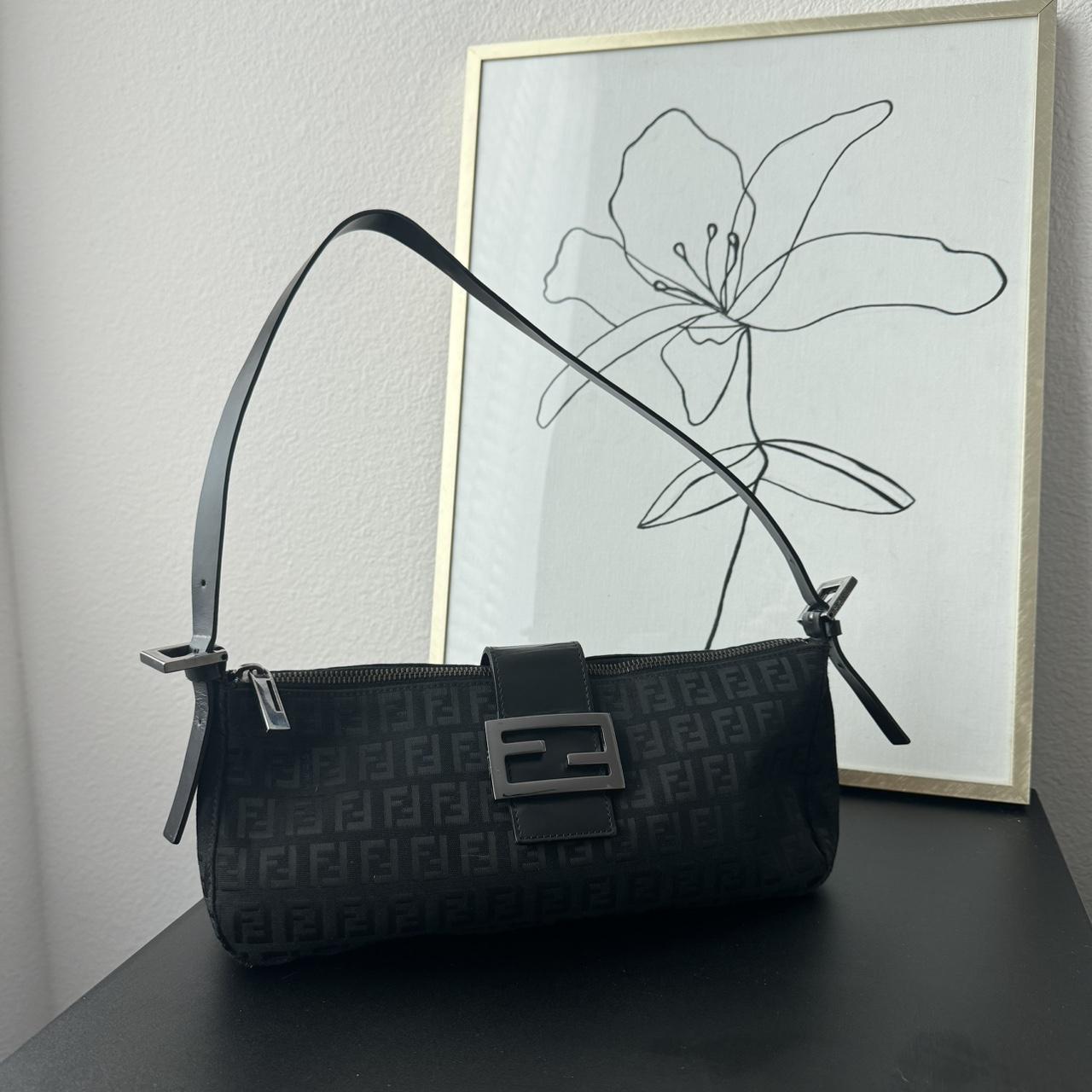 Beautiful Y2K Vintage Fendi Baguette