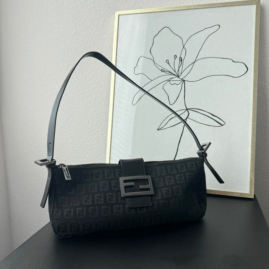 Beautiful Y2K Vintage Fendi Baguette